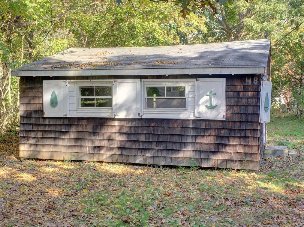 48 Burnham St, Charlestown, RI 02813
