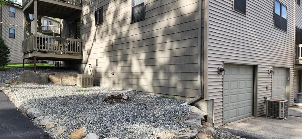 609 Pinewood Dr, Smithfield RI  02917-3135 exterior