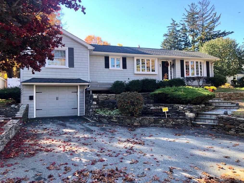 64 Dean St, Cranston, RI 02920