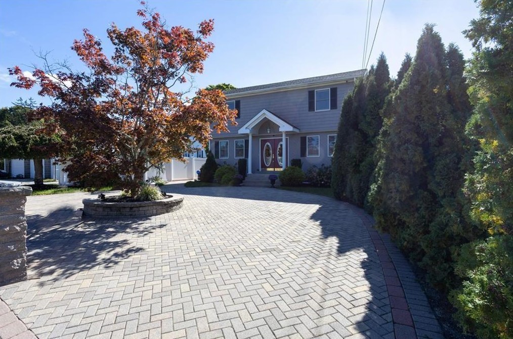 1 Rangeley Ct, Smithfield, RI 02917 exterior