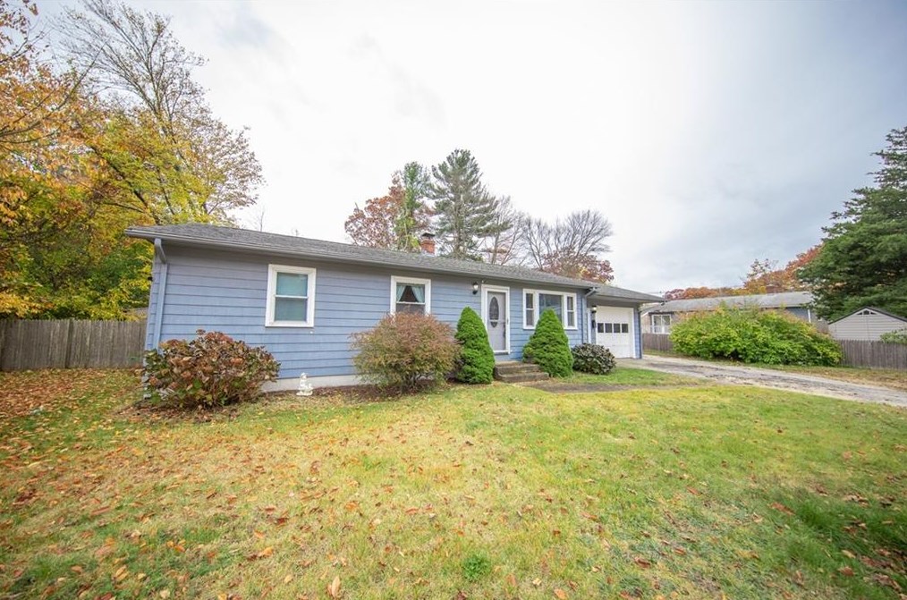 120 W Shore Dr, Coventry, RI 02816