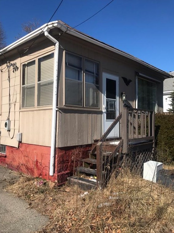 101 Winter Ave, Warwick, RI 02889