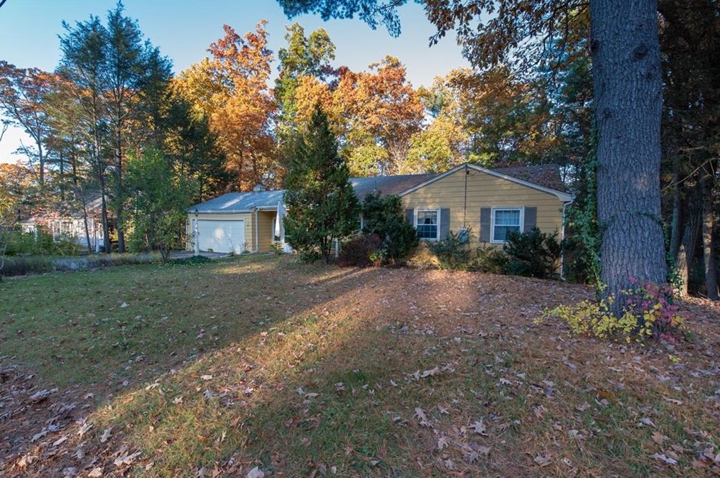 17 Wildwood Rd, North Smithfield, RI 02824