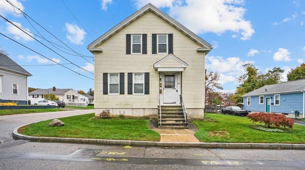 68 Martin St, East Providence, RI 02914-4254