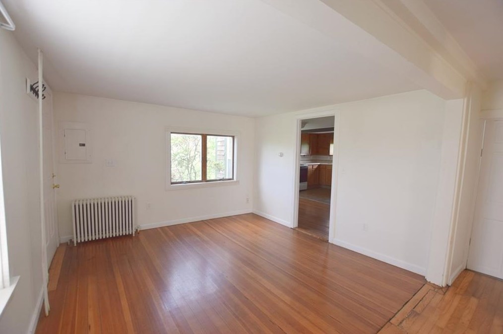 44 Fairview Ln, Portsmouth, RI 02871