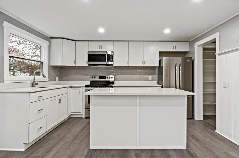 177 Dover Ave, East Providence, RI 02914-3115