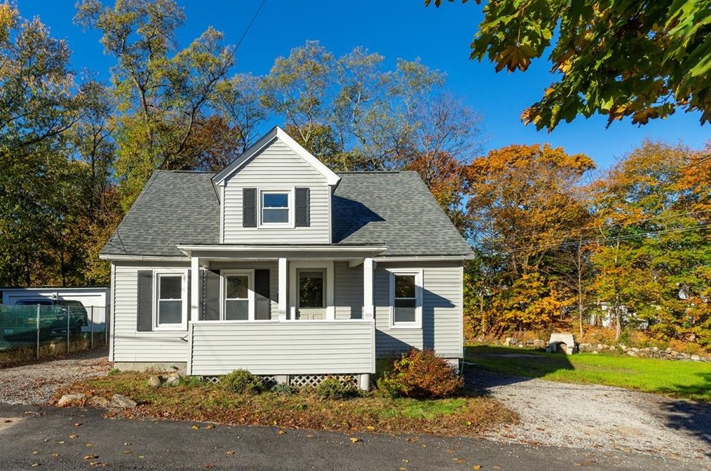 30 Carpenter Ct, West Warwick, RI 02893