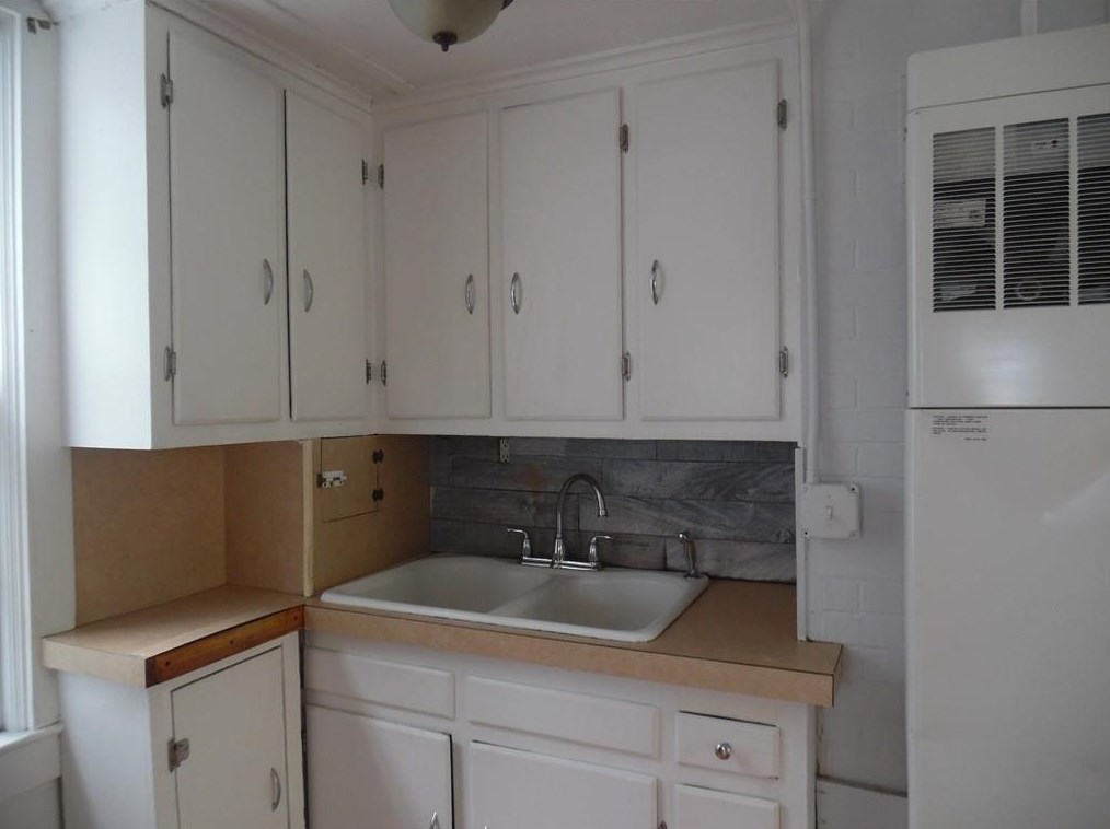 60 Constitution St, Bristol RI  02809-2121 exterior