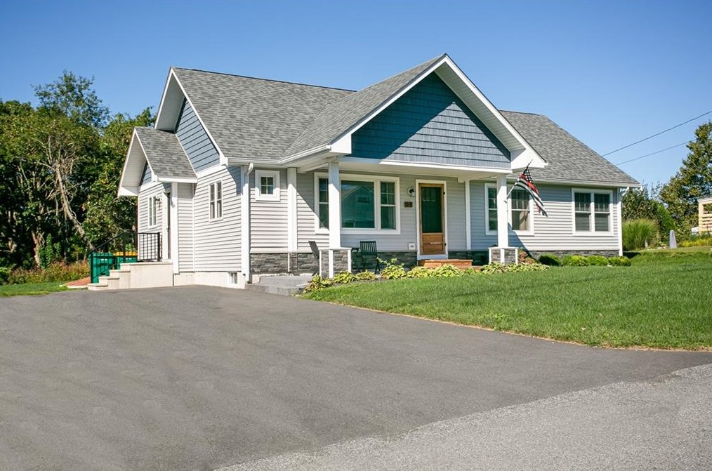 54 King Phillip St, Portsmouth, RI 02871