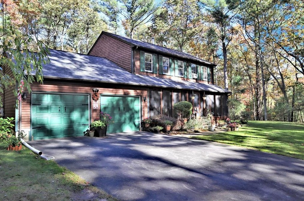 265 Robin Hollow Rd, West Greenwich, RI 02817