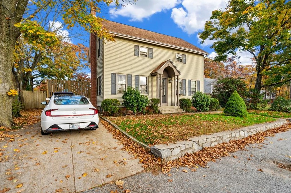 345 River Rd, Lincoln, RI 02865