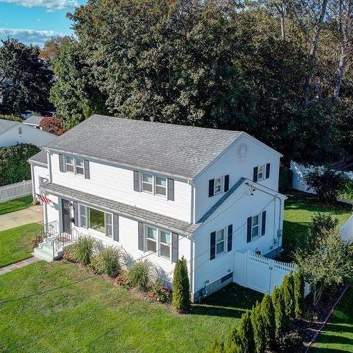 18 Sylvan Ter, Middletown, RI 02840