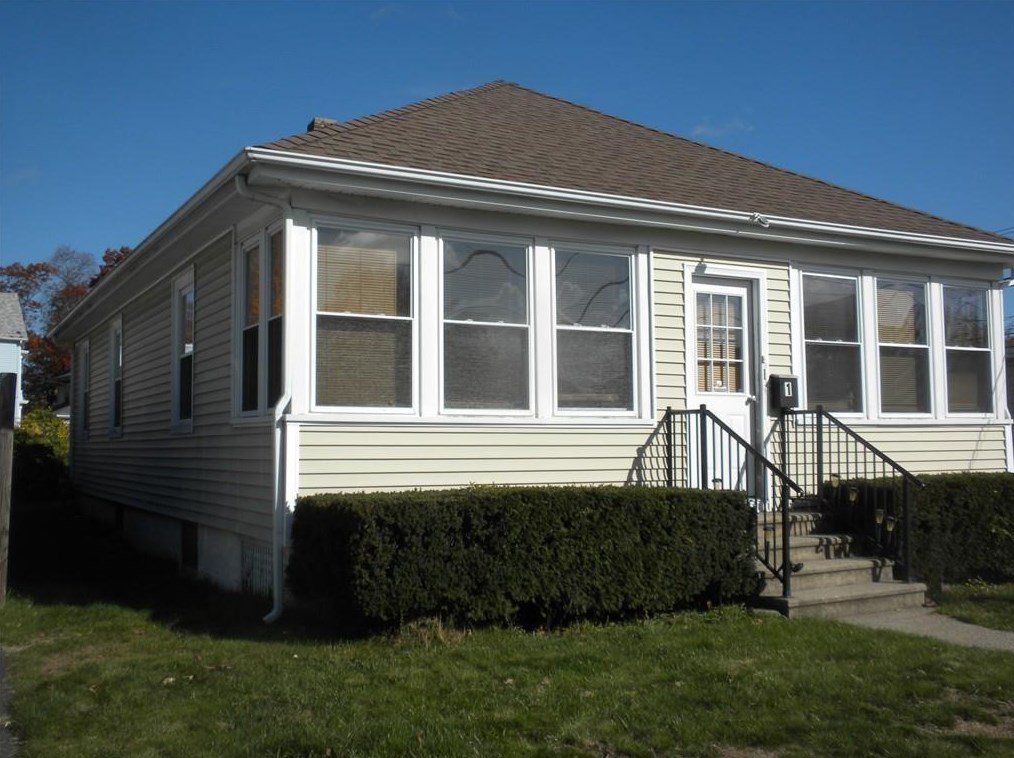 1 Smith St, Lincoln, RI 02865