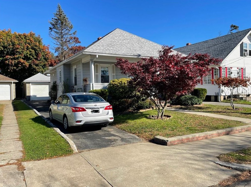 14 Alice St, East Providence, RI 02914