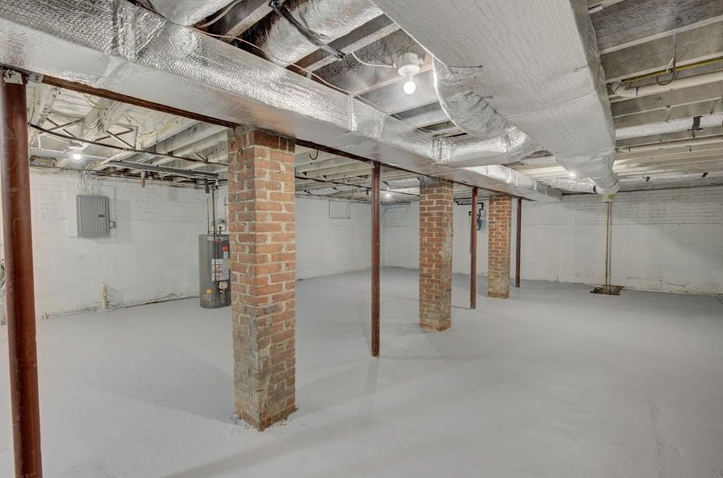 11 Hollywood Rd, Providence, RI 02909