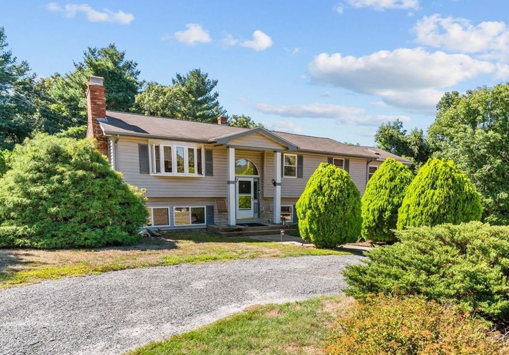 12 Cambio Ct, West Greenwich, RI 02817