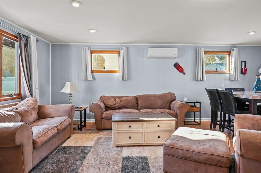 150 Madison Ave, Cranston RI  02920-2365 exterior
