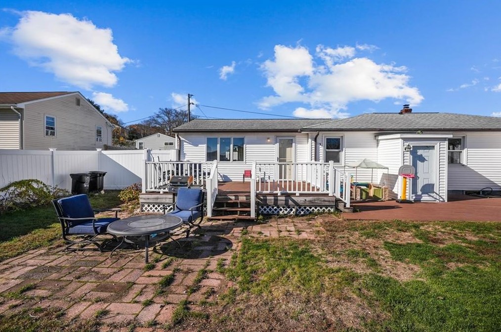 150 Madison Ave, Cranston RI  02920-2365 exterior