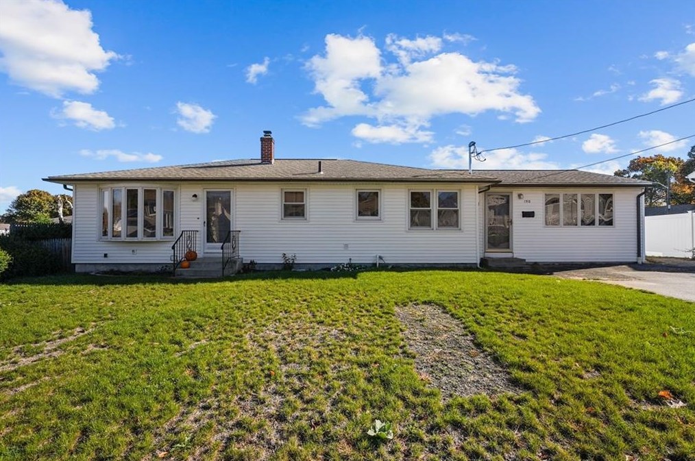 150 Madison Ave, Cranston RI  02920-2365 exterior