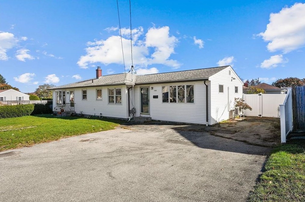 150 Madison Ave, Cranston RI  02920-2365 exterior