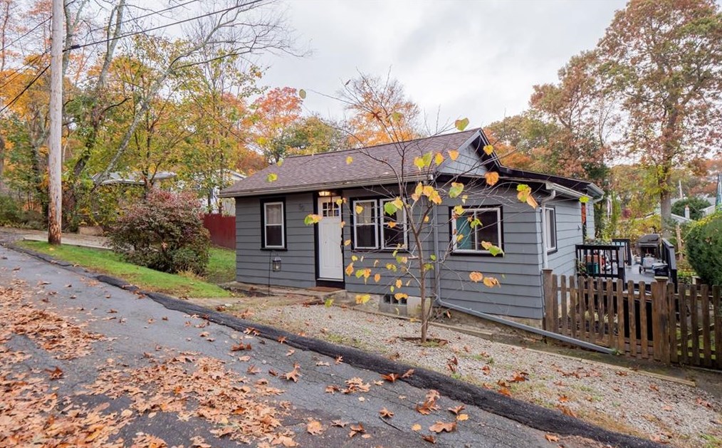50 Willow St, Tiverton, RI 02878