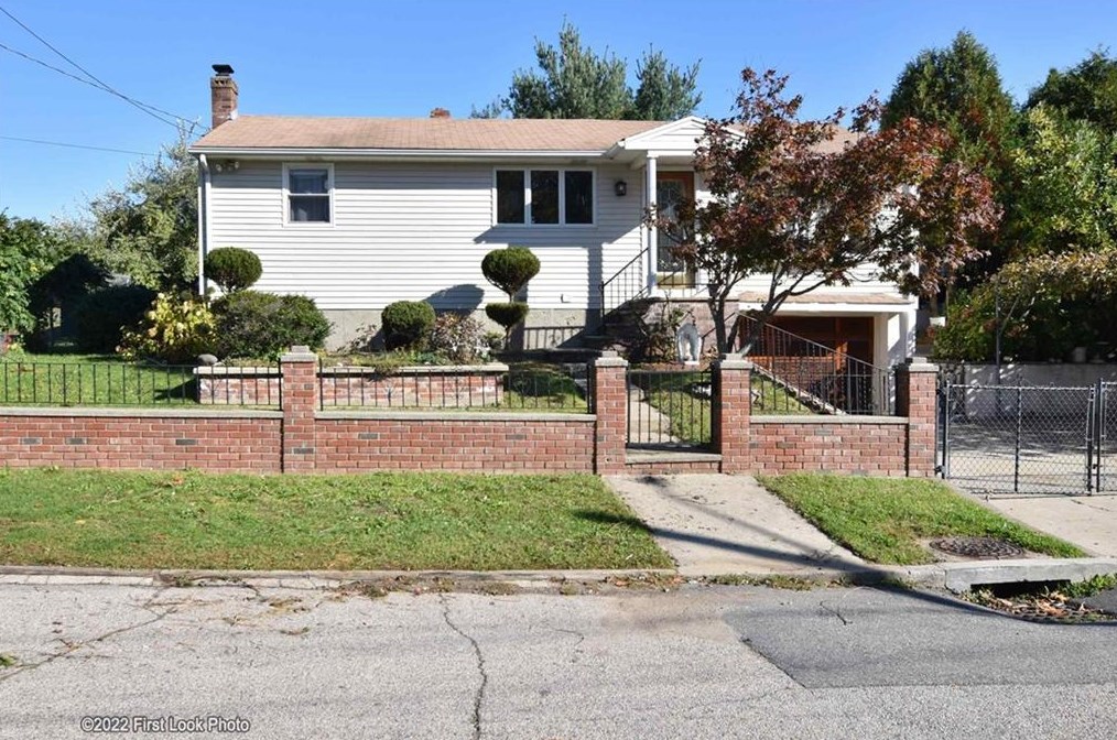 120 Lena St, East Providence, RI 02914-3915