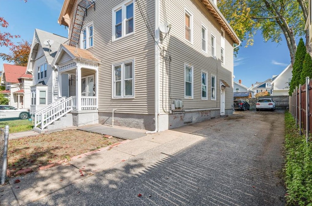 156 Mulberry St, Pawtucket, RI 02860