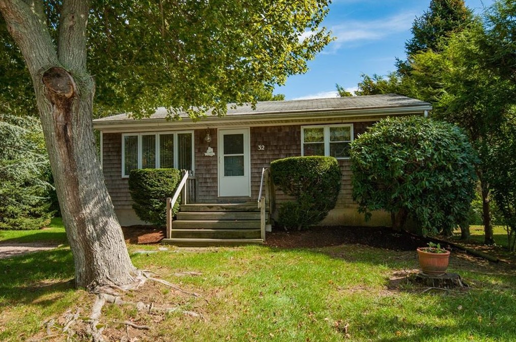 32 Coffey Ave, South Kingstown, RI 02882