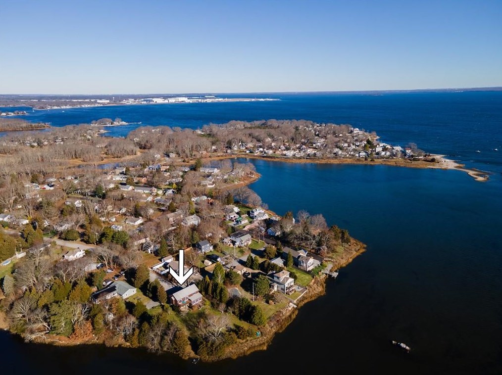 30 Cecil Ave, North Kingstown, RI 02852