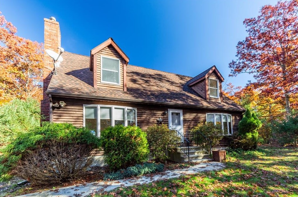 13 Old Kenyon Rd, Richmond, RI 02832