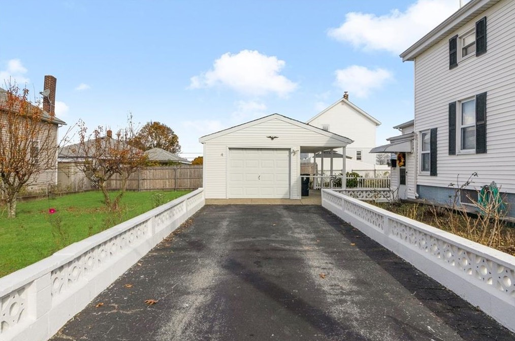 178 Woodward Ave, East Providence, RI 02914