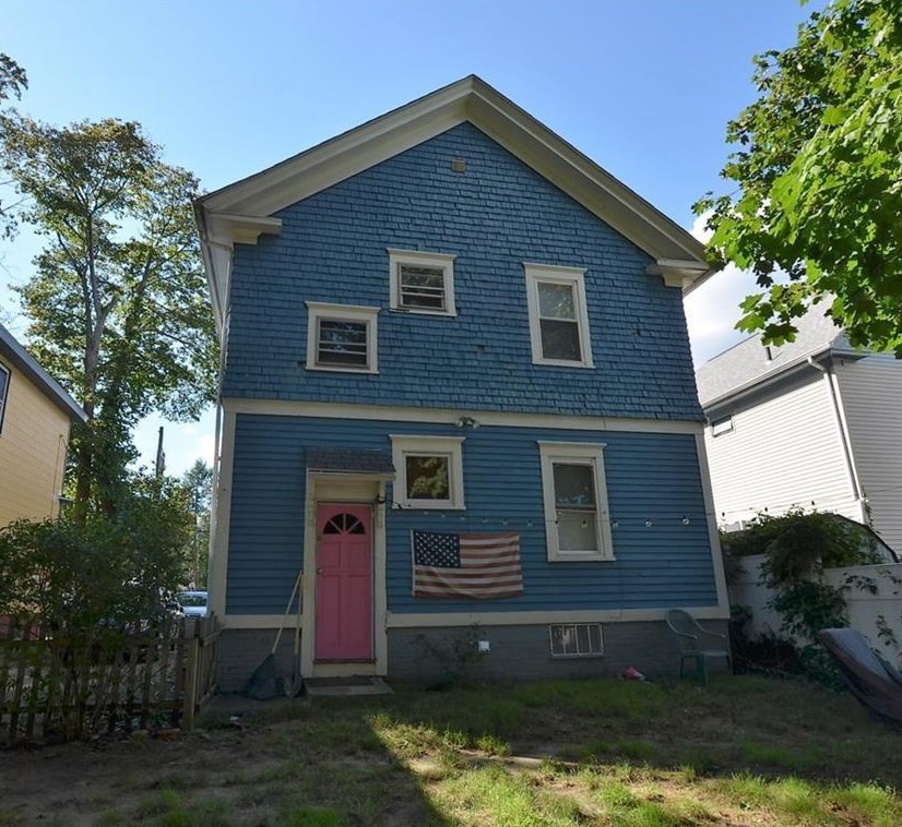 23 Seamans St, Providence, RI 02908