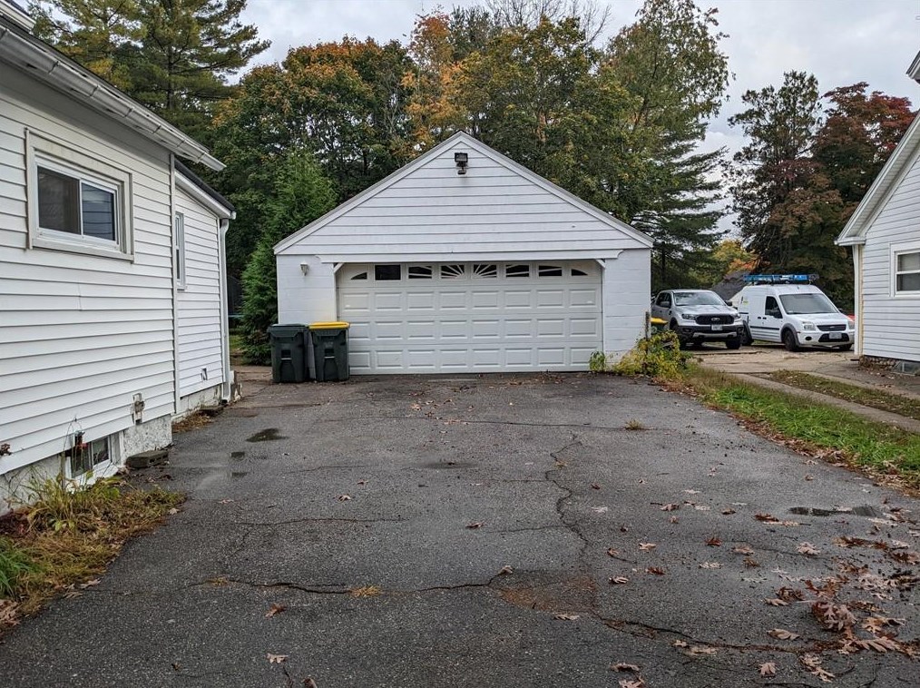 13 Howard St, Smithfield RI  02917-3639 exterior