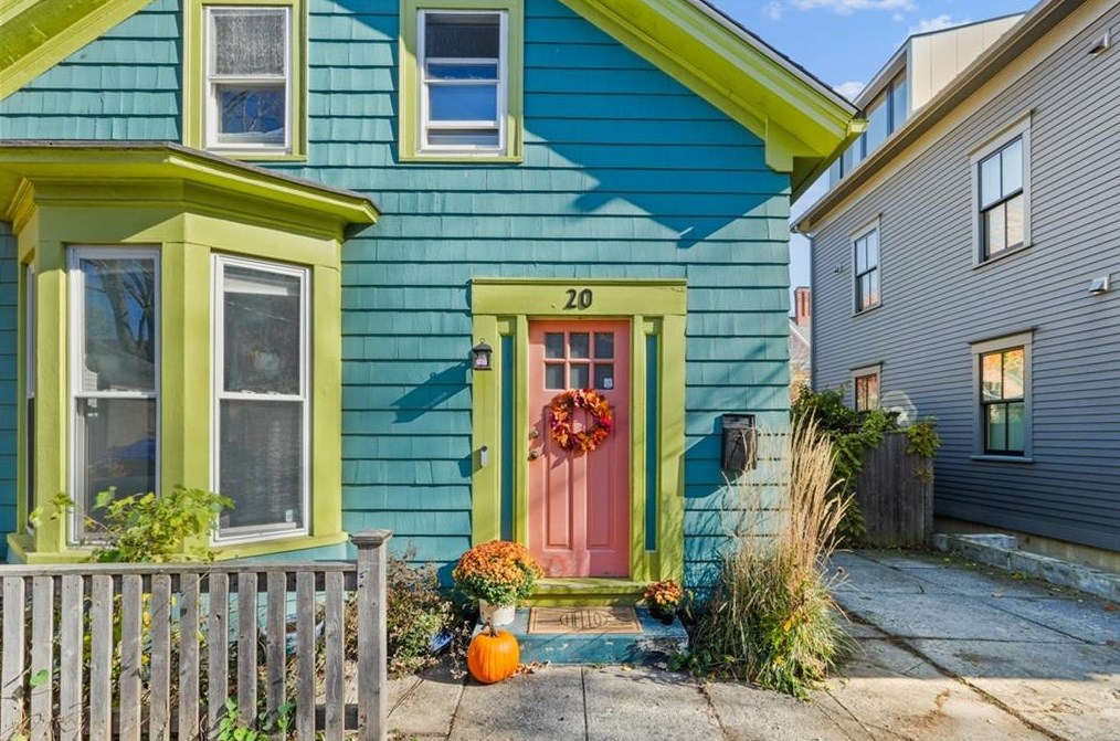 20 Bianco Ct, Providence, RI 02909
