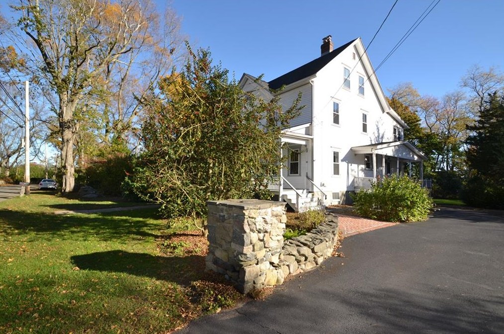 17 Maple Rd, Warren, RI 02885
