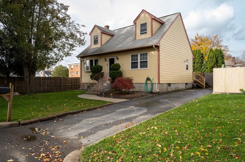 27 Barnsdale Rd, Cranston, RI 02910