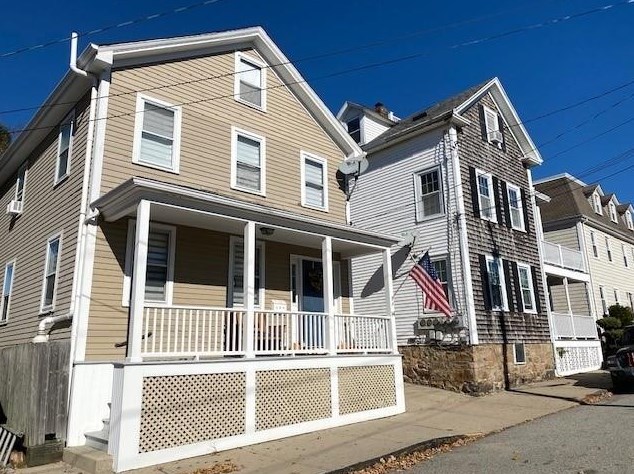 14 Lee Ave, Middletown, RI 02840