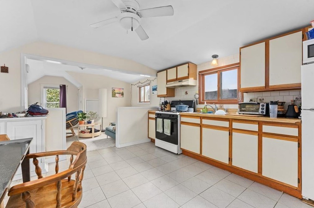 27 Fremont St #3, Providence, RI 02906