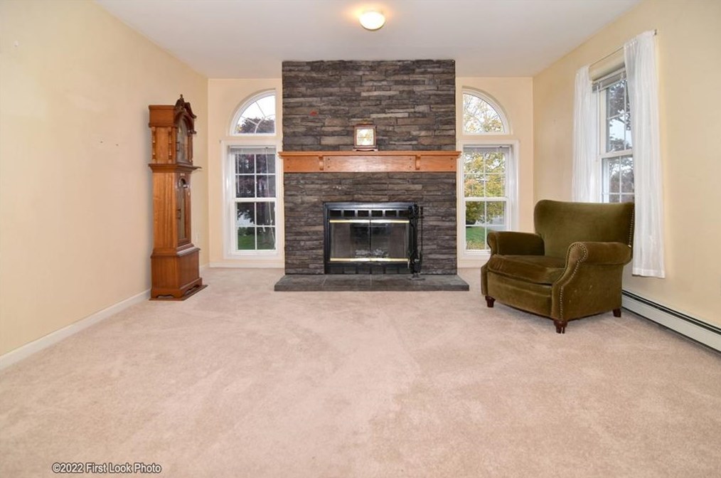 81 Bramble Way, Tiverton, RI 02878