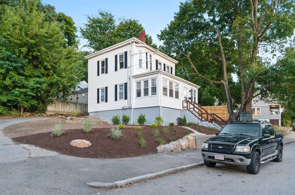 57 Knowles St, Providence, RI 02906
