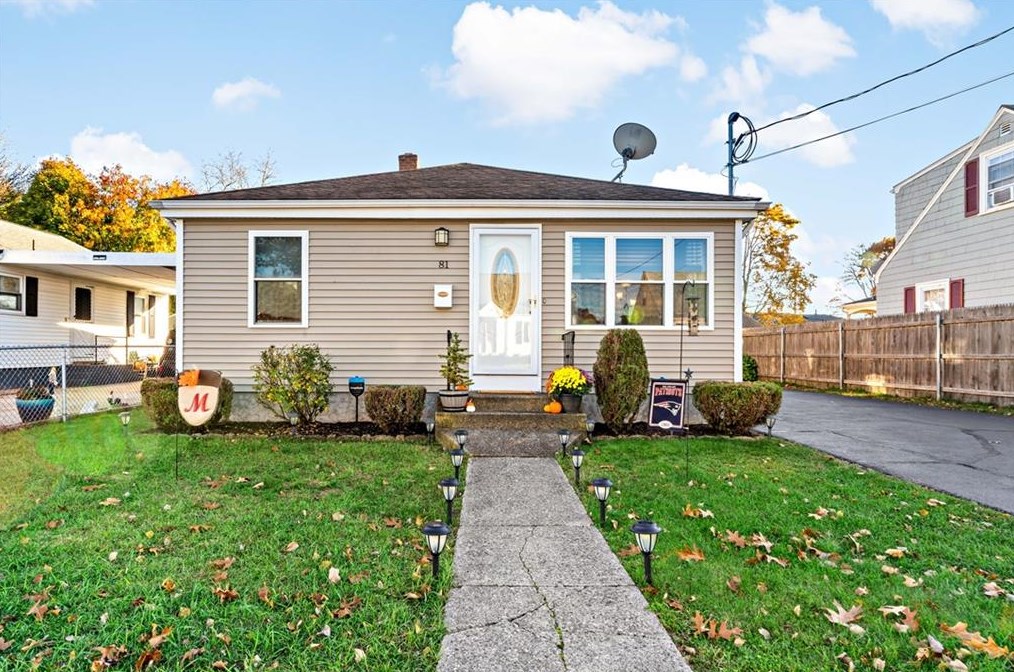 81 Dawson St, Pawtucket, RI 02861-1221