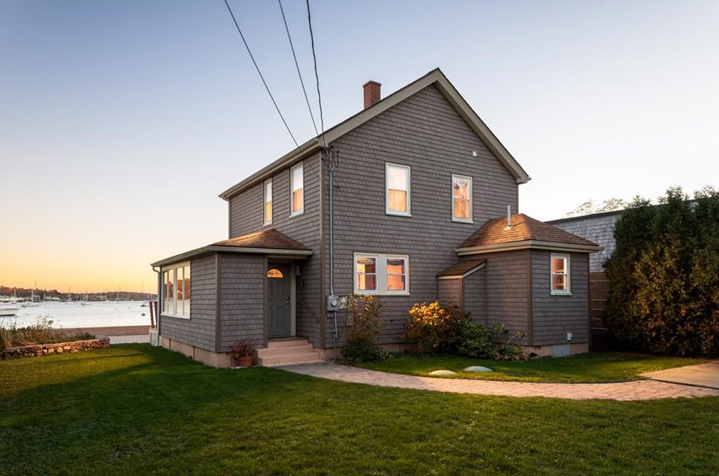 56 Riverside Ave, Portsmouth, RI 02871