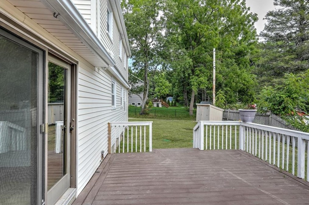 17 Clinton Ave, Scituate, RI 02831