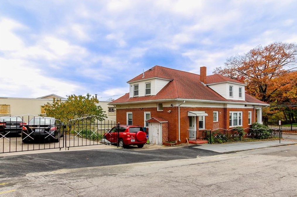 417 Charles St, North Providence, RI 02904