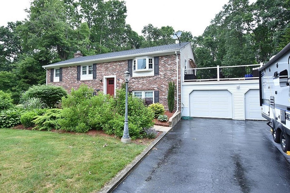 166 Stone Gate Dr, North Kingstown, RI 02852
