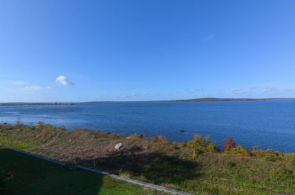 643 Old Colony Ter, Tiverton, RI 02878