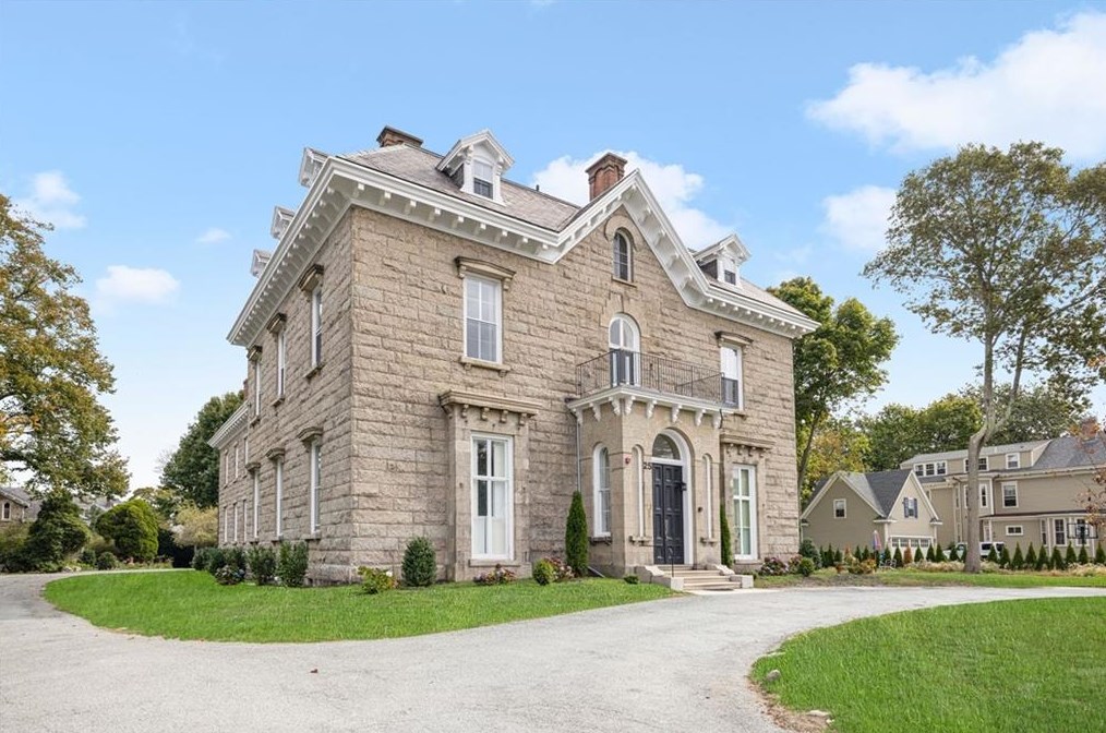 25 Greenough Pl #2, Middletown, RI 02840