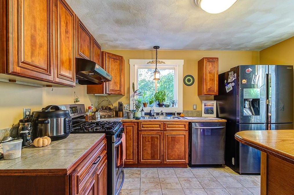 64 Lockwood St, West Warwick RI  02893-2109 exterior