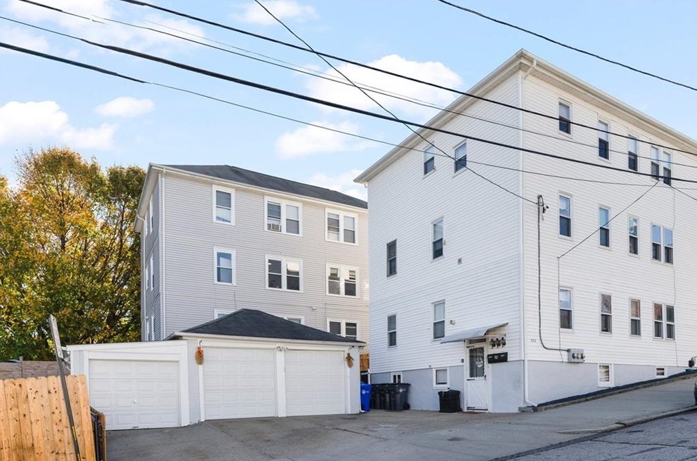 74 Terrace Ave, Providence, RI 02909