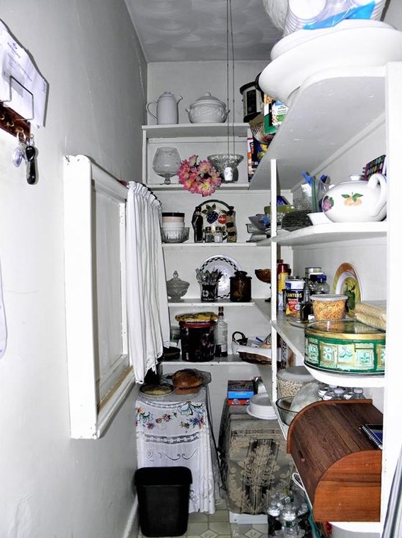 615 Wood St, Bristol RI 02809-2307 exterior